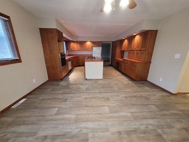 Photo - Don't miss this spacious kitchen!