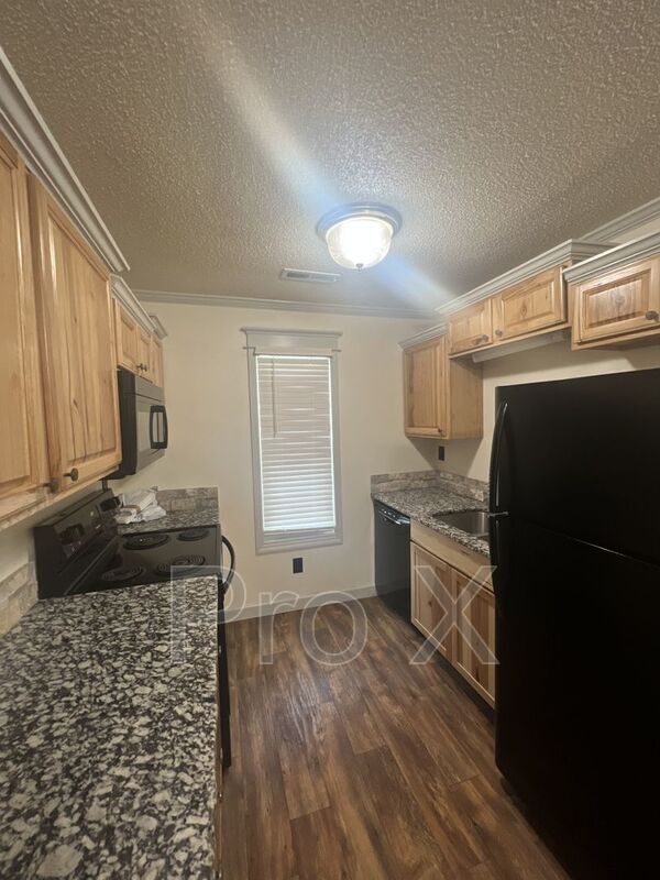 Photo - 3111 E 12th St Unidad 3111 E 12th St #8