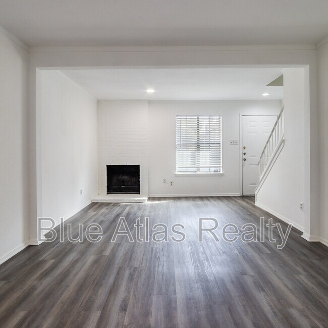 Photo - 2718 Wimbledon Ct