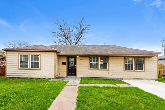 Photo - 1202 Trimm Ave House