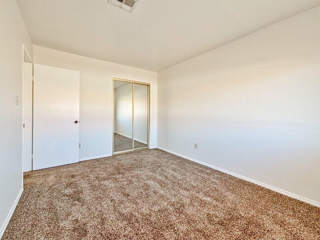 40215 Harris Ln