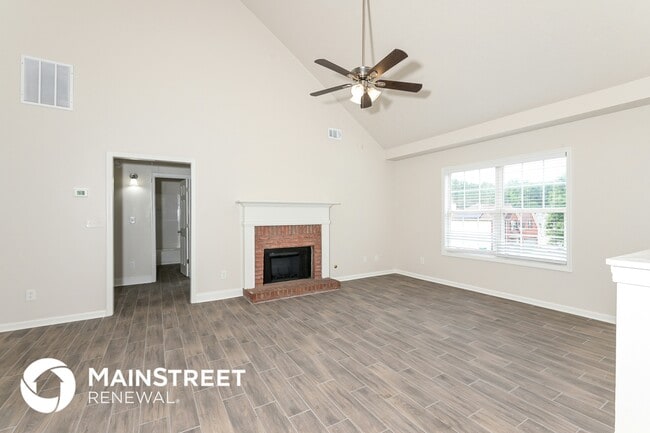 Photo - 1599 Queen Elizabeth Dr