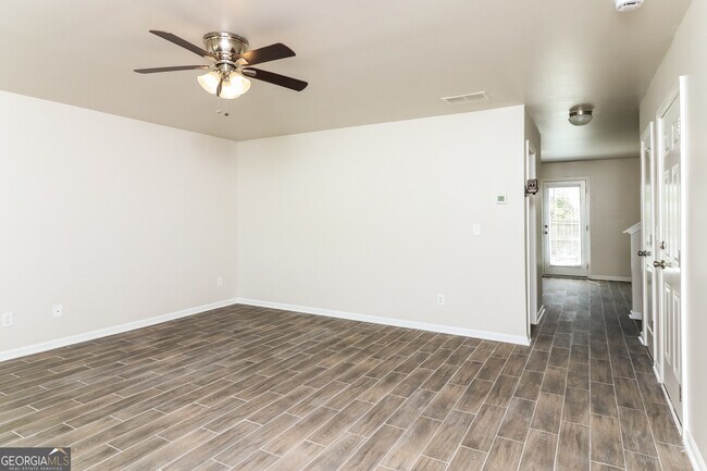 Photo - 404 Scenic View Ct