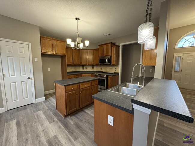 Photo - 106 Daventry Ln