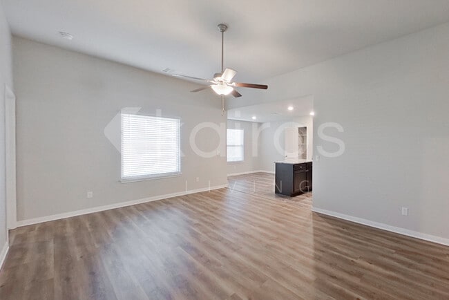 Photo - 713 St James Pl