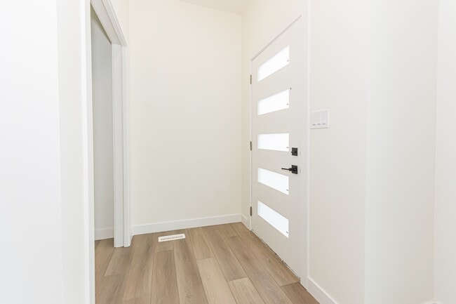 Photo - 15103-15196 96 Ave NW Unit 15105 Main