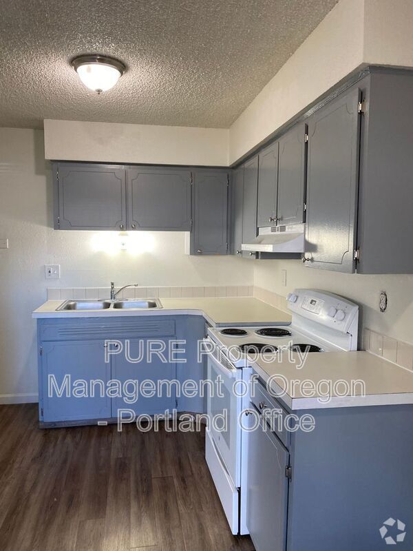 Building Photo - 760 Plymouth Dr NE Rental