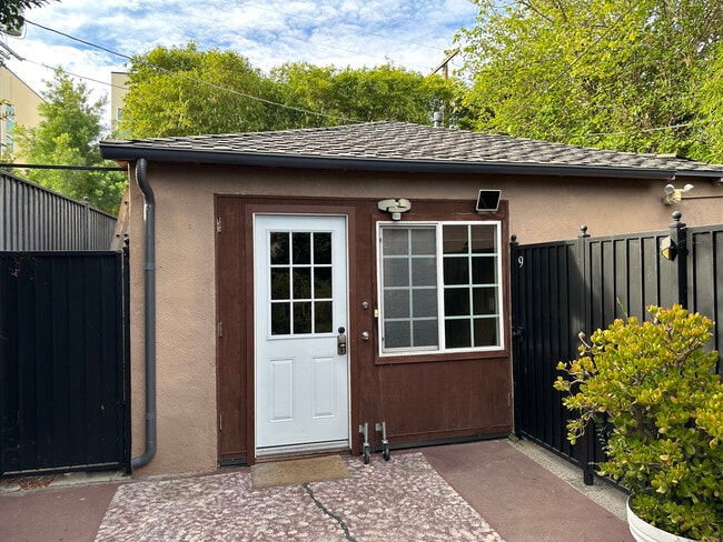 Front entrance - 10809 Huston St