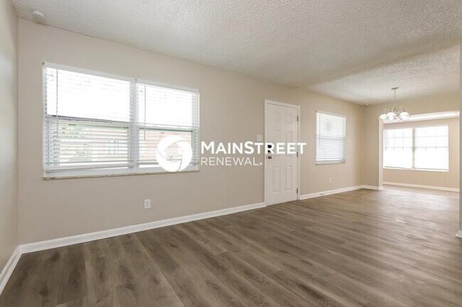 Photo - 3 Bedroom Pet-Friendly Home in TAMPA, FL with Main Street Renewal