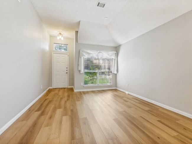 Photo - 8028 Alderwood Pl
