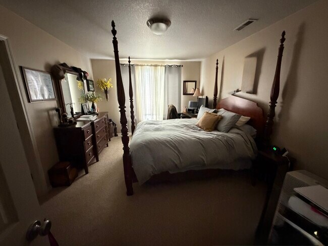 Master Bdrm - 1719 SW San Mateo Ter