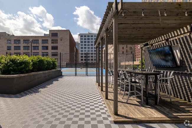 Courtyard with Grilling