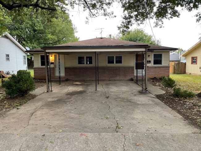 Building Photo - 2036 S Fairway Ave Rental