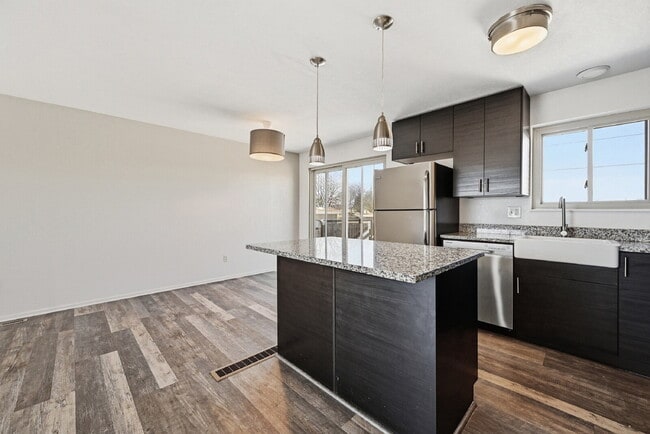 Photo - $2,895.95 - 4 Bed/2 Bath Home with Finished Basement and Fireplace in Broomfield!