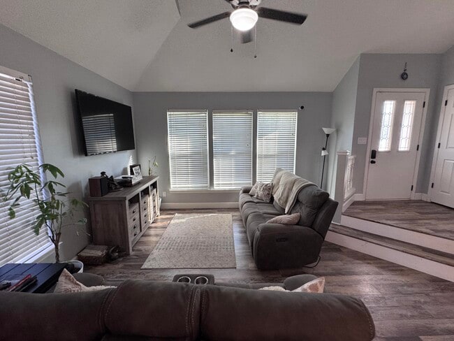 Photo - 315 Parkwood Pl