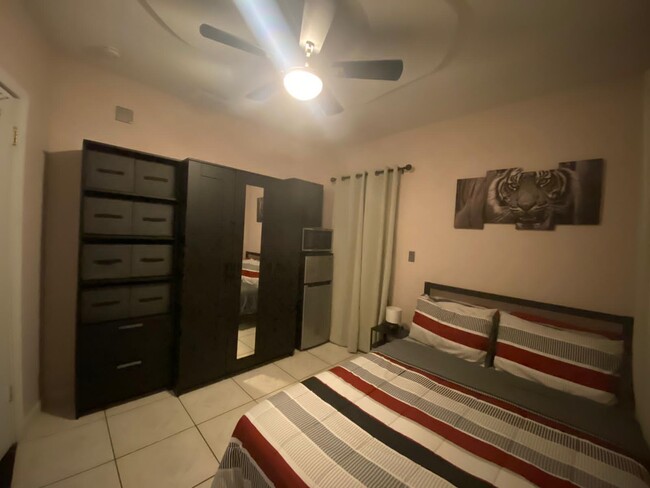 Photo - 900 NE 85th St