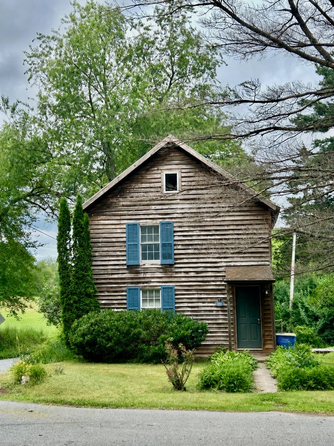 Building Photo - Single Family Farm Home