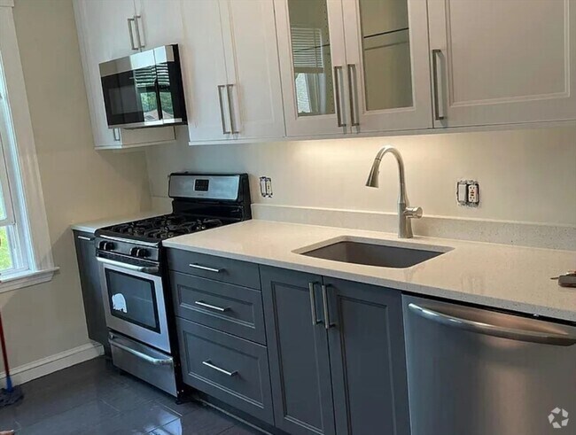 Building Photo - 240 Allston St Unit C Rental