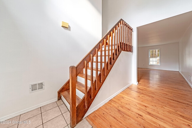 Photo - 208 Whitetail Ct