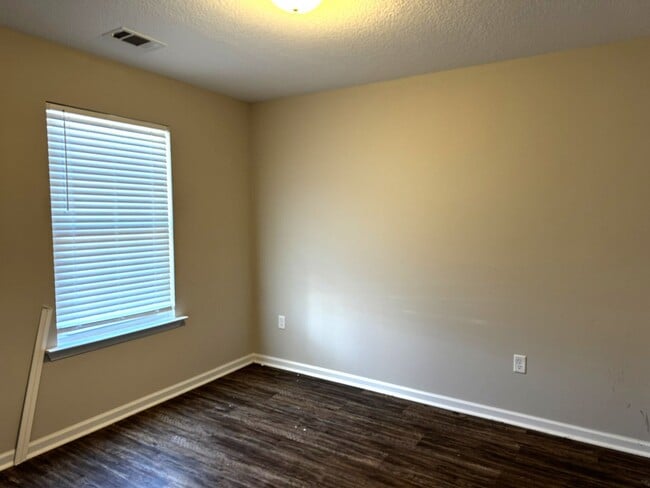 Photo - 433 Andover Dr