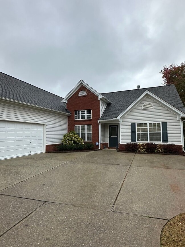 Building Photo - 4 Bedroom home in Gainesville!