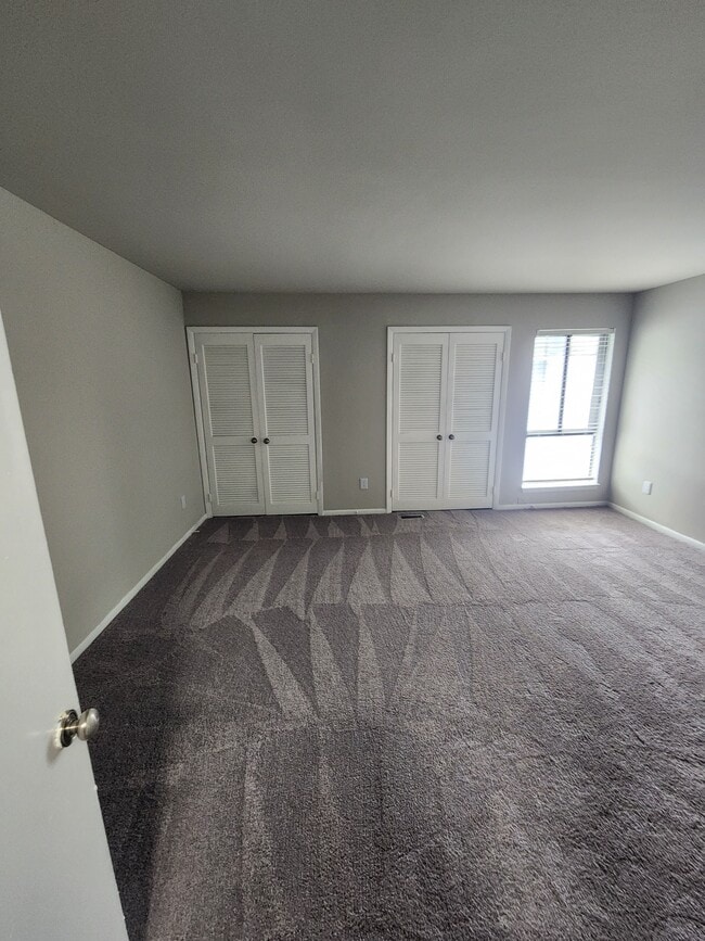 2BR, 2.5 bath- 1,301 sq ft master bedroom