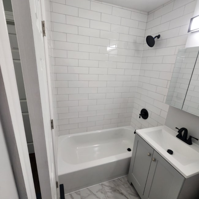 Photo - 420 W 7th St