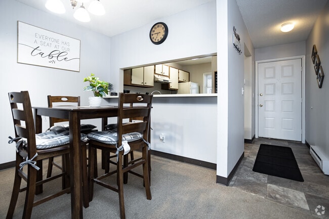 2BR , 1BA - 900 SF - Ontario Village Apartments - Deluxe 2 Bed...