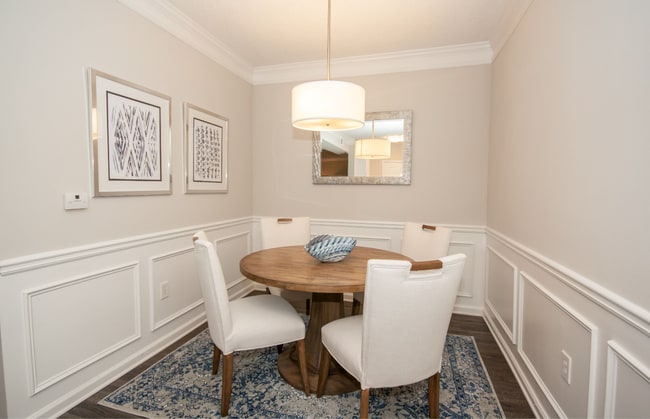 Photo - 2870 Pharr Ct S NW