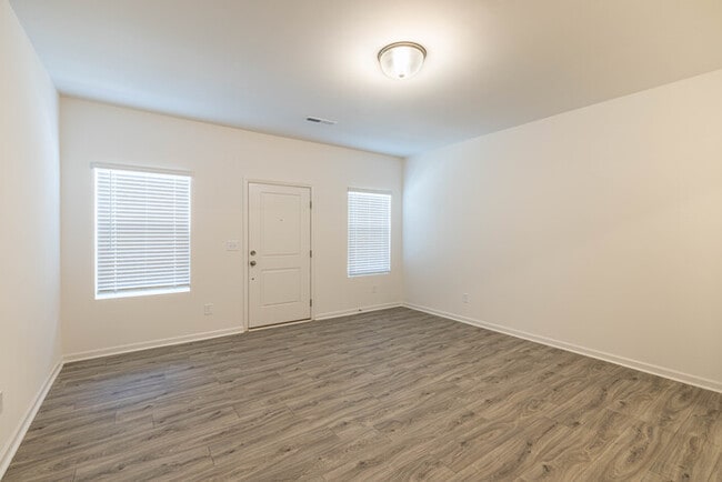 Photo - Two bedroom 2 1/2 a townhome, Near McAdenv...