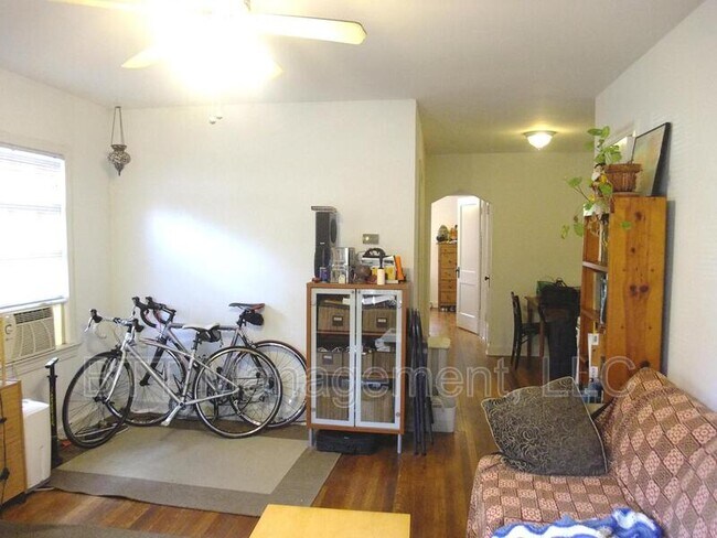 Photo - 8404 Greenwood Ave Unidad #2