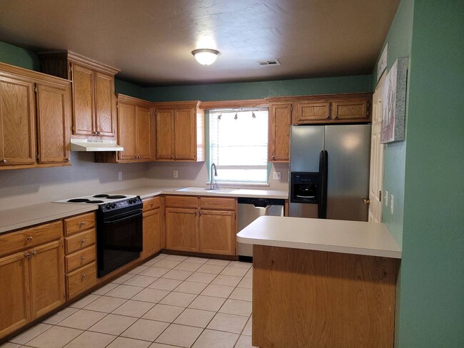 Photo - Very Nice 3 Bedroom 2 Bath Home in Mustang Schools