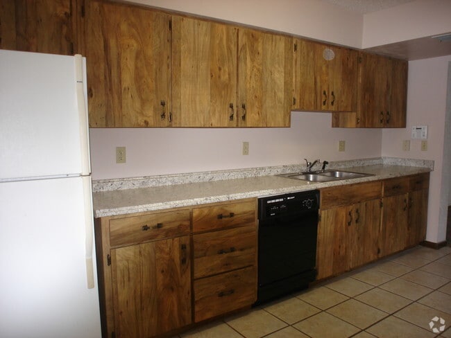 Kitchen - 16 Lakewood Park Rental