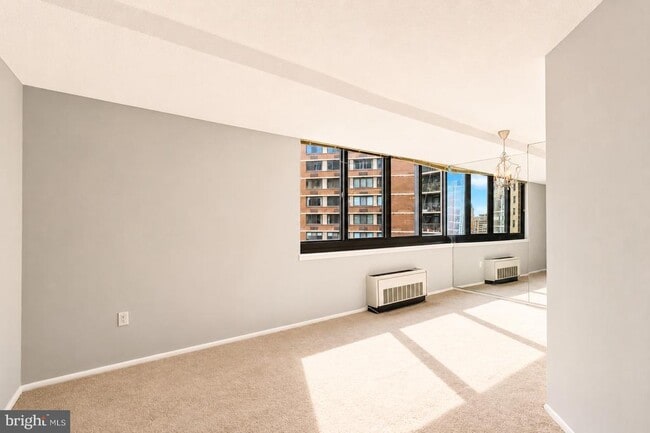 Building Photo - 1420 Locust St Unit 15B