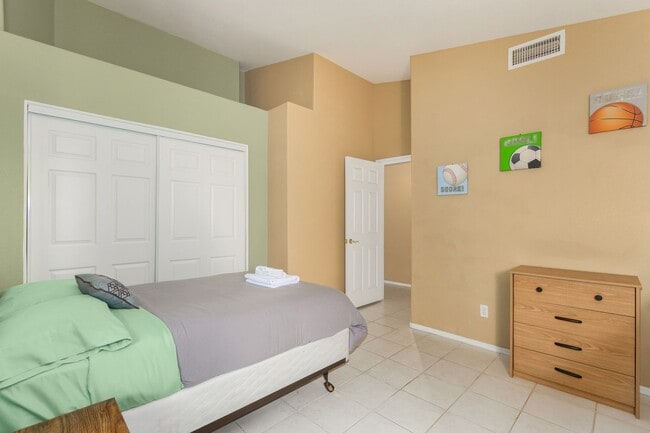 Photo - Spectacular 5 bdrm Home, OFFERS SOLAR ELECTRIC!