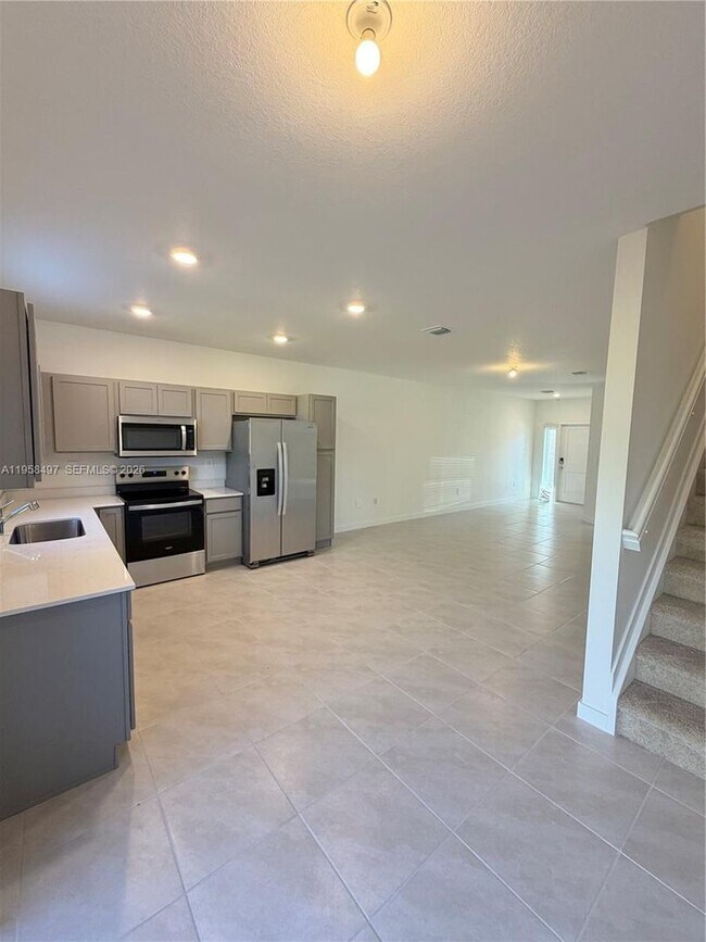 Photo - 323 NE 16th St