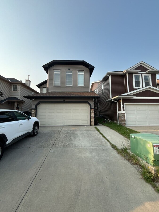 Photo - 129 Saddlecrest Green NE