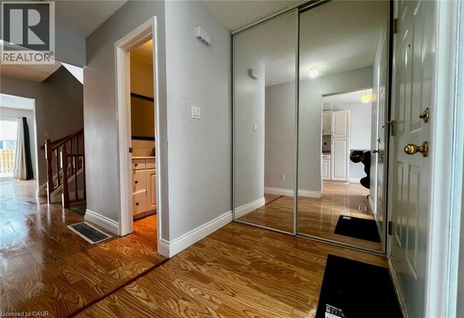 Photo - 500 Osgoode Dr