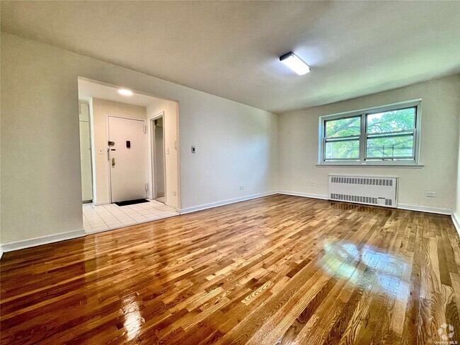 Building Photo - 66-10 Grand Central Pkwy Rental