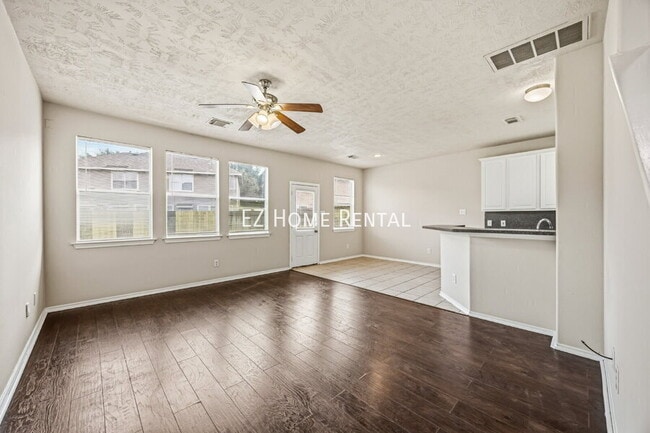 Photo - 14322 Mooreview Ln