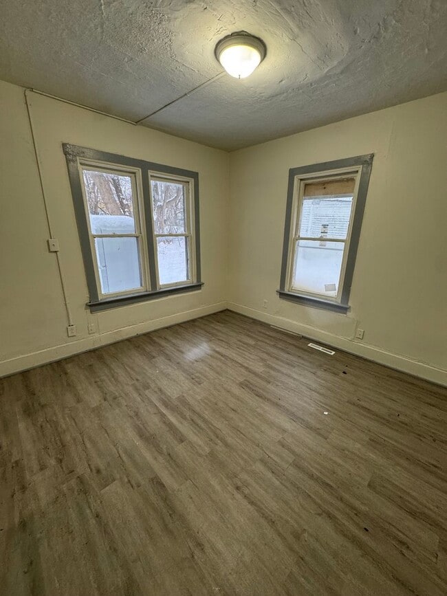 Photo - 2 Bed/ 1 Bath Apartment!