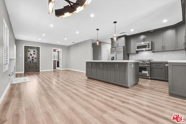 Building Photo - 13964 La Maida St Rental