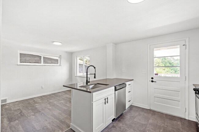 Photo - AVAILABLE AUGUST 1ST!! CHECK OUT THIS GORGEOUS 3 BEDROOM!