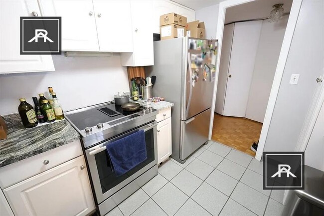 Building Photo - 1 bedroom in Brookline MA 02446 Unit 506 Rental