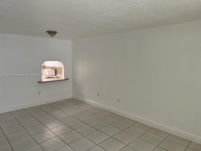 Building Photo - 17255 SW 95th Ave Unit 206 Rental