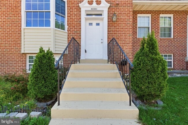 Building Photo - 46601 Carriage Ct