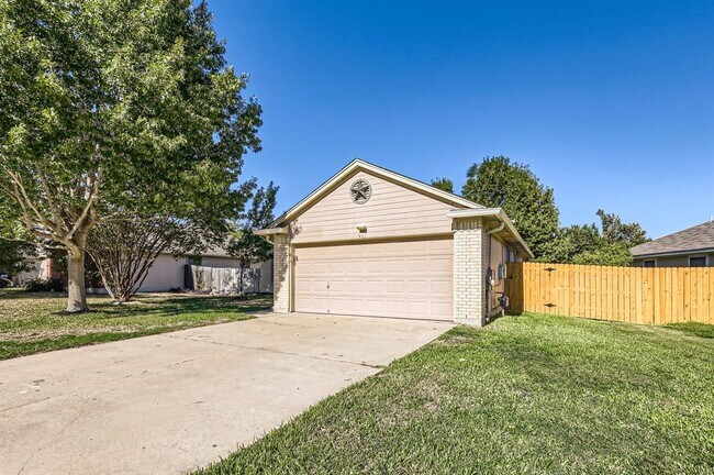 Photo - 201 Orchard Way
