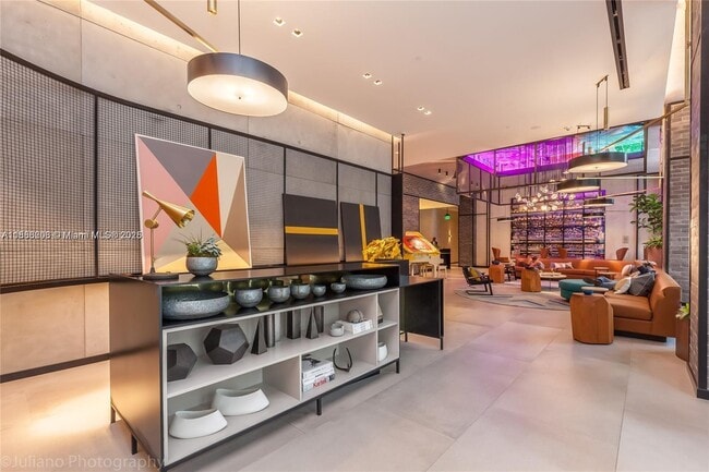 Photo - 121 NE 34th St Unidad 1007