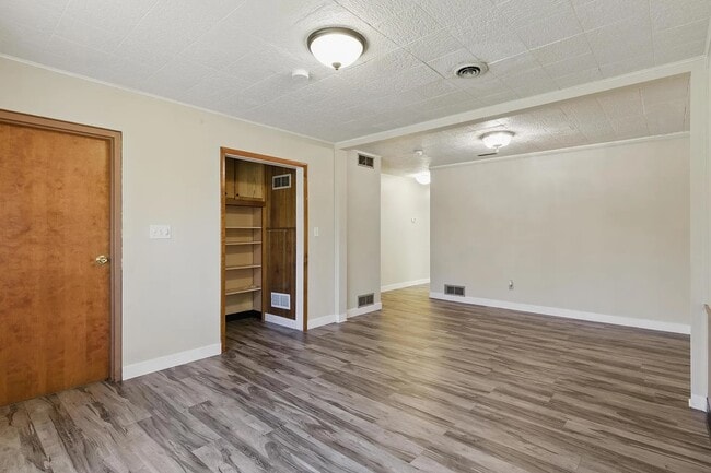 Building Photo - 66 Cazenovia St Unit 1