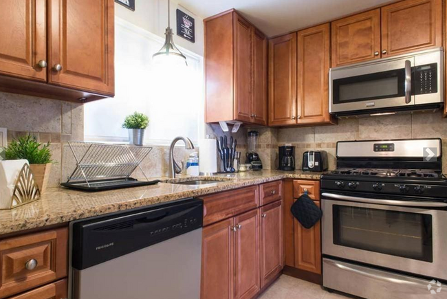 Building Photo - 29 Oxford Cir Unit 29 Rental